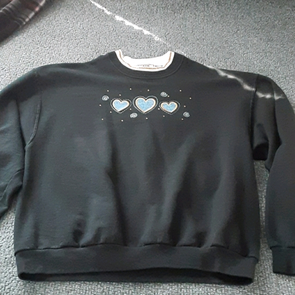 Vintage crew neck with blue and gold hearts